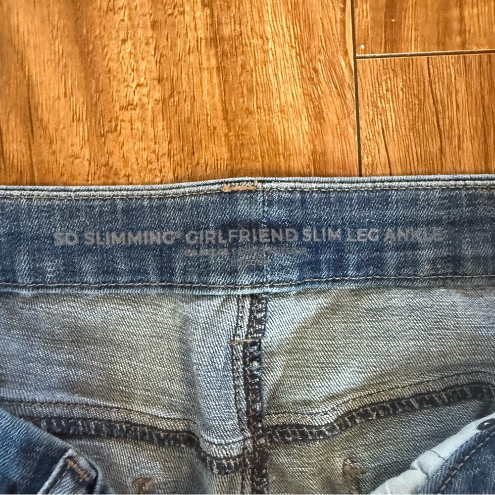 CHICOS Women’s Blue Girlfriend So Slimming Slim Ankle Jeans Size 0.5 (6) - Picture 5 of 13